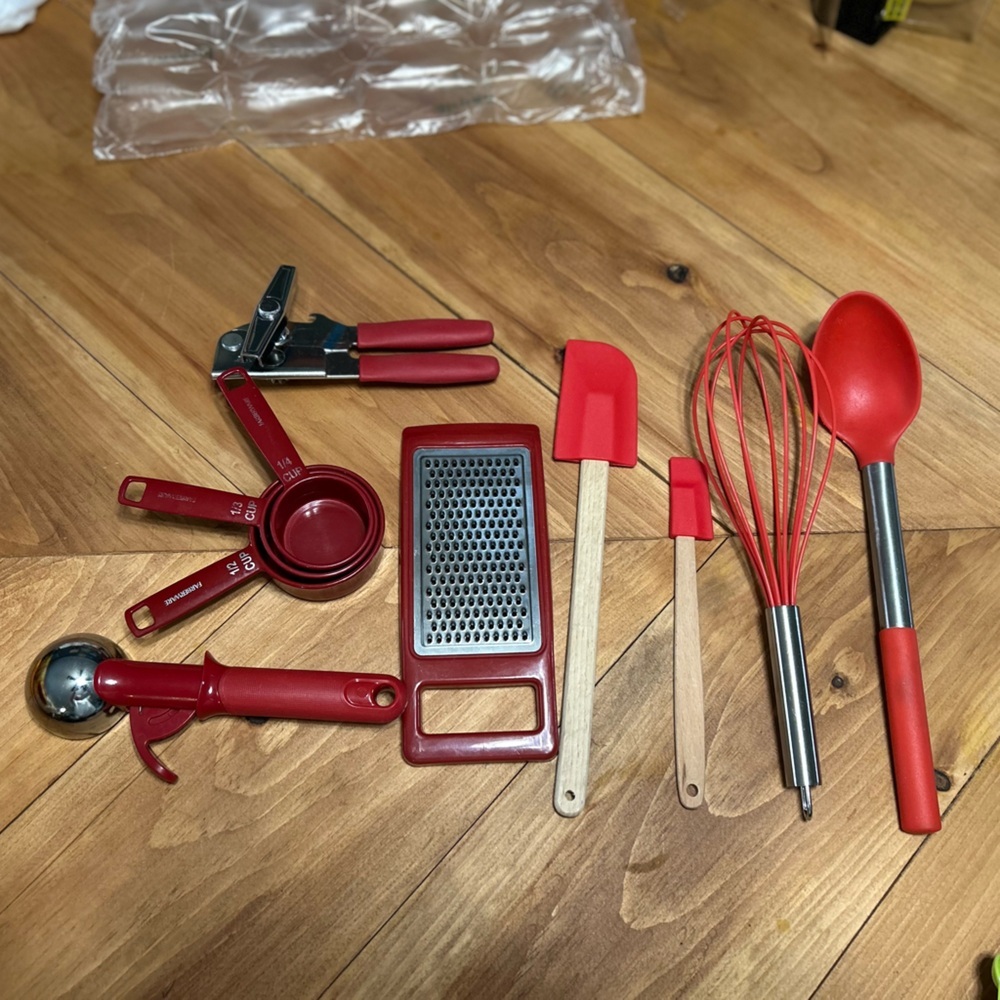 Mix of Red Kitchen Tools Starter Set